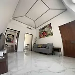 Casa Lux - Rare Find, Prime Location, Historic Gem 라팔로